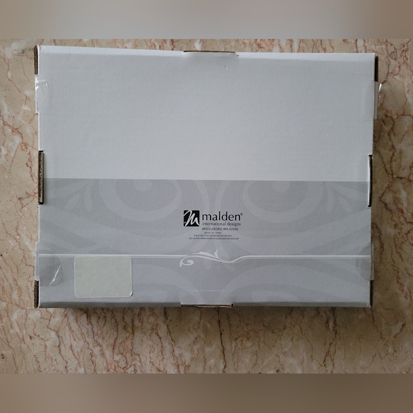 Malden Love Matted Border 4" x 6" Frame - Picture 2 of 3